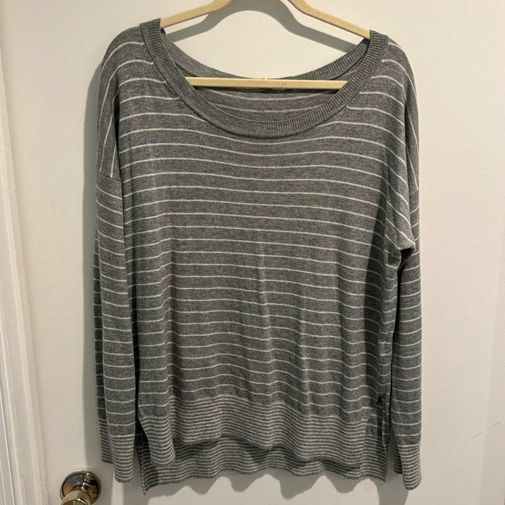 GAP Gray & White Striped Scoop Neck Sweater Sz L